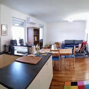  Apartament Family-friendly Flat With Balcony
